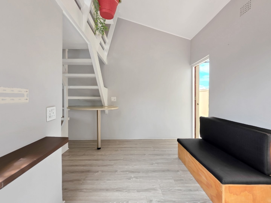 1 Bedroom Property for Sale in Bloubergrant Western Cape